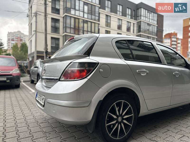 Хэтчбек Opel Astra 2012 в Тернополе