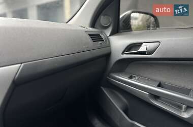 Хэтчбек Opel Astra 2012 в 
