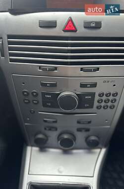 Хэтчбек Opel Astra 2012 в 