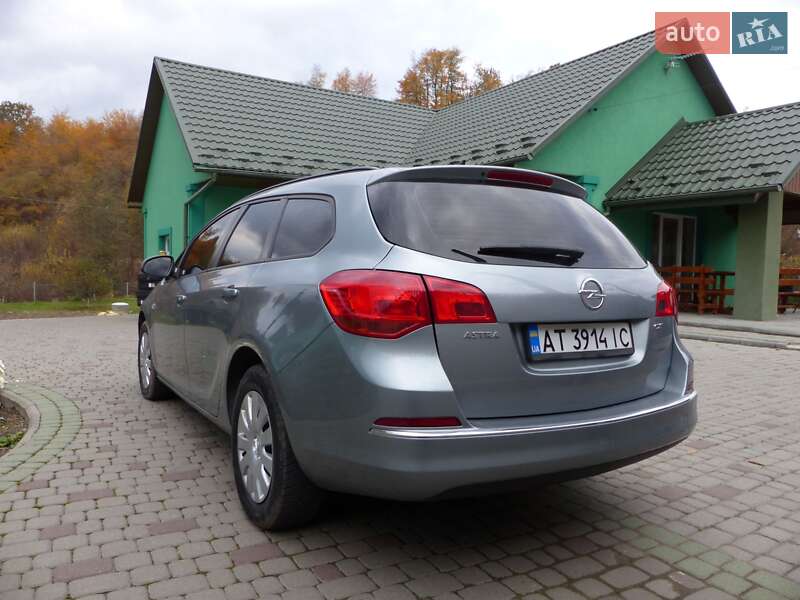 Универсал Opel Astra 2013 в Делятине