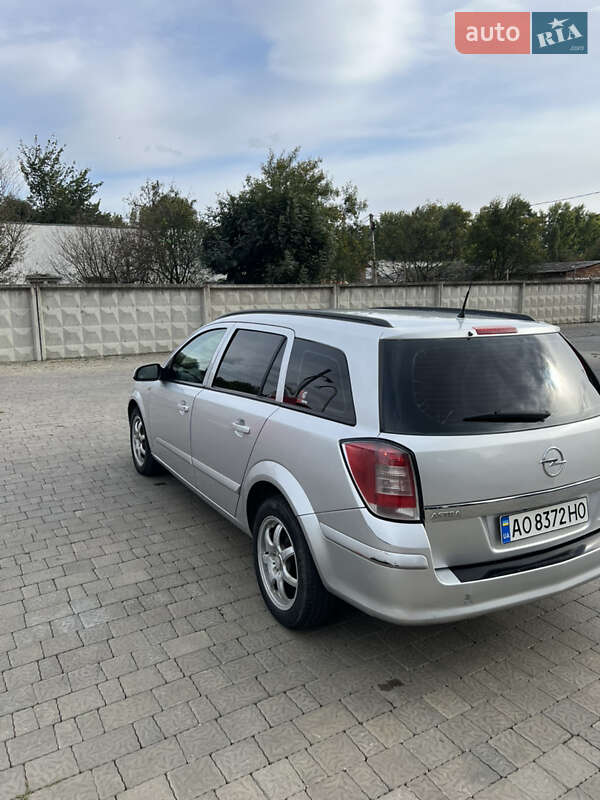 Универсал Opel Astra 2006 в Ужгороде