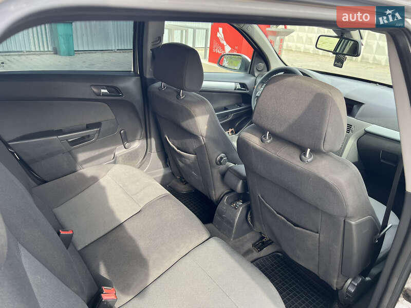 Универсал Opel Astra 2006 в Ужгороде