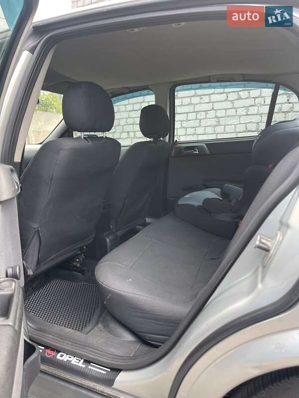 Седан Opel Astra 2006 в Киеве