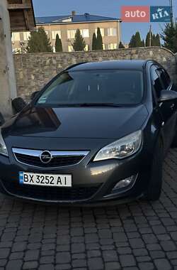 Универсал Opel Astra 2011 в Дунаевцах
