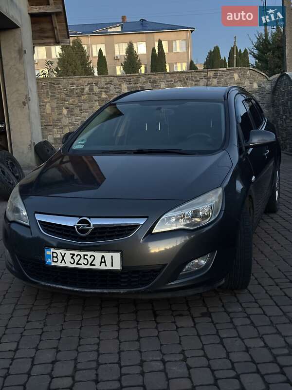Opel Astra 2011 Opel Astra 2011