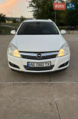 Универсал Opel Astra 2010 в 