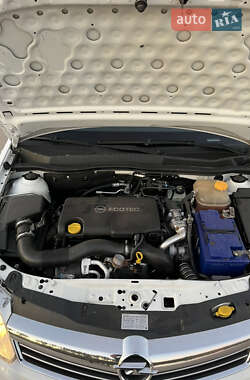Универсал Opel Astra 2010 в 