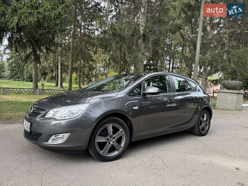 Хэтчбек Opel Astra 2010 в Умани