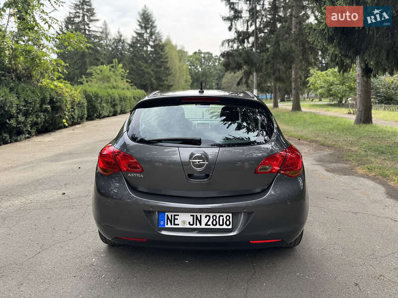 Хэтчбек Opel Astra 2010 в Умани