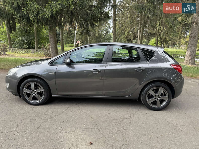 Хэтчбек Opel Astra 2010 в Умани
