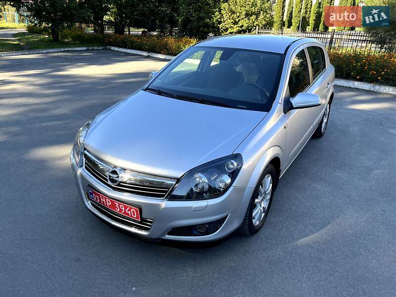 Хэтчбек Opel Astra 2009 в 