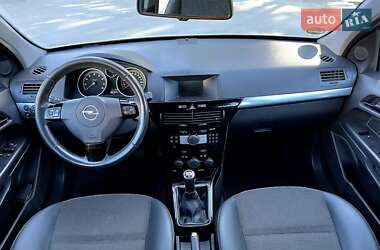 Хэтчбек Opel Astra 2009 в 