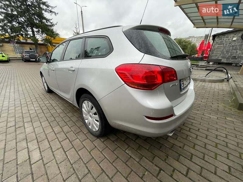 Универсал Opel Astra 2011 в Ровно