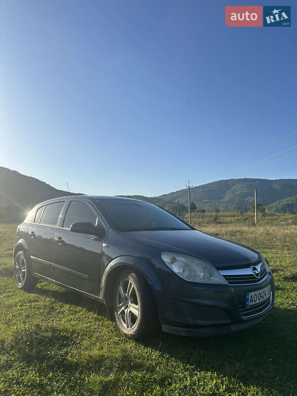 Хэтчбек Opel Astra 2007 в Хусте