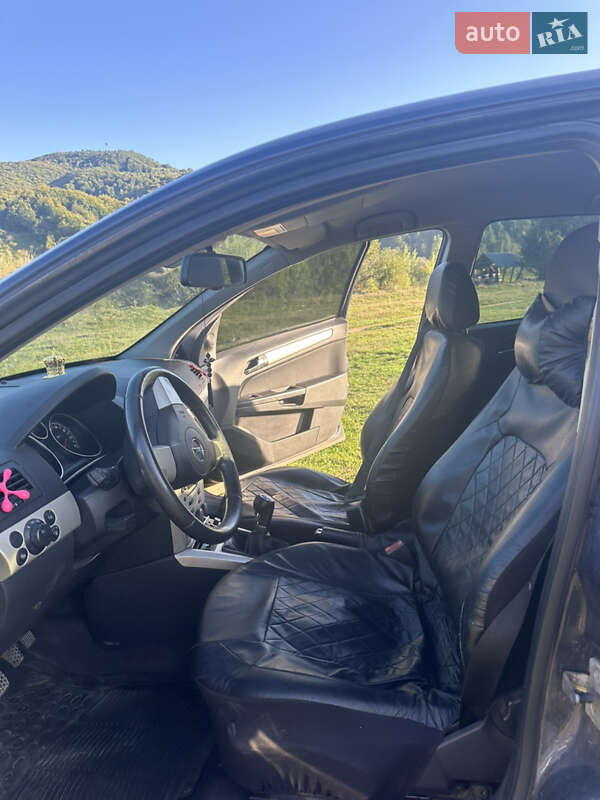 Хэтчбек Opel Astra 2007 в Хусте