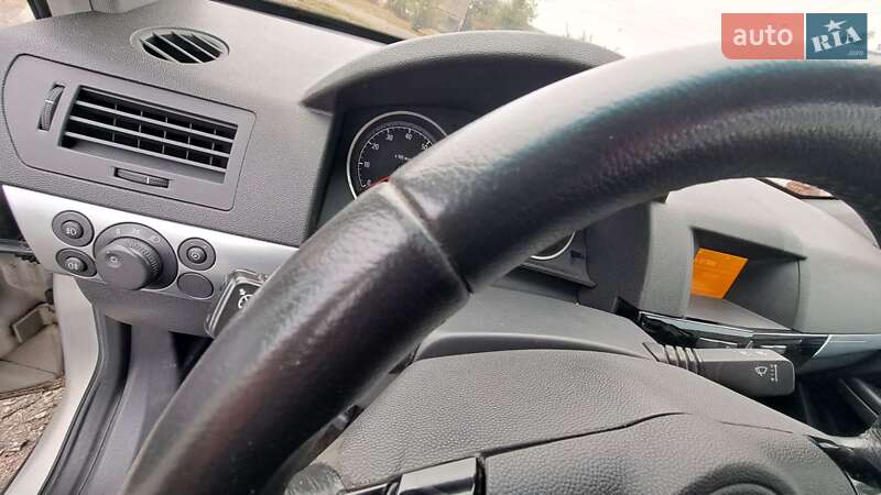 Хэтчбек Opel Astra 2008 в Умани