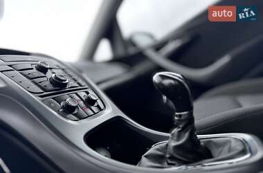 Универсал Opel Astra 2013 в 