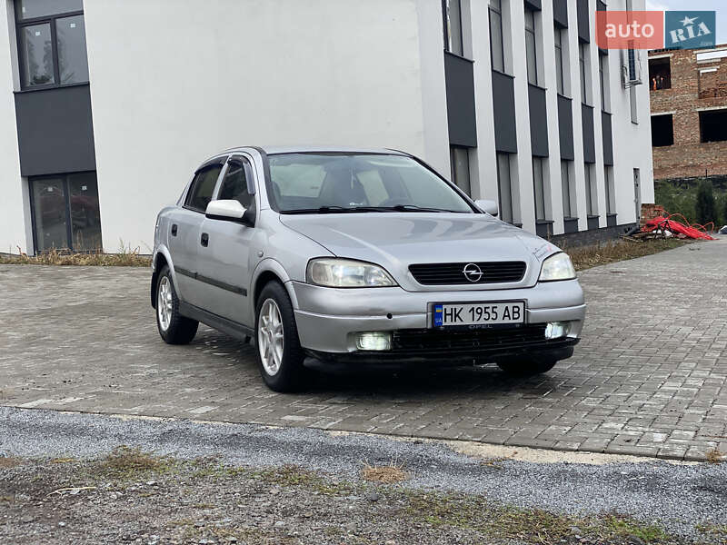 Седан Opel Astra 2005 в Ровно
