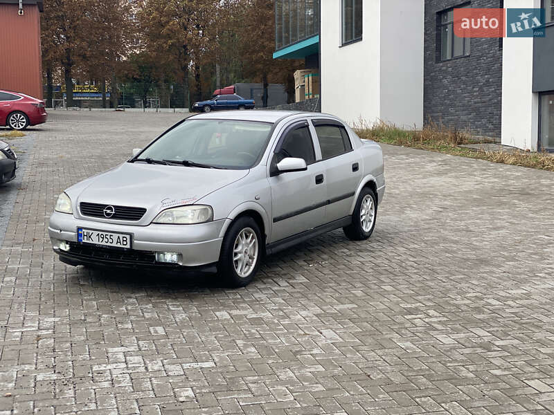 Седан Opel Astra 2005 в Ровно