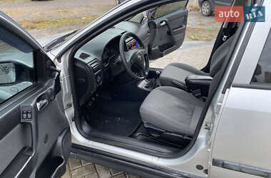 Седан Opel Astra 2005 в  фото 14 Седан Opel Astra 2005 в