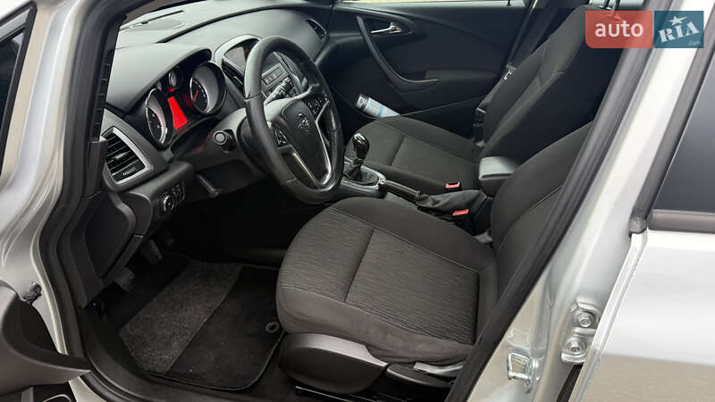Универсал Opel Astra 2015 в Калуше