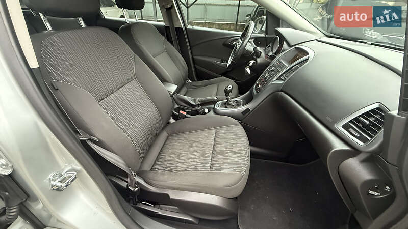 Универсал Opel Astra 2015 в Калуше