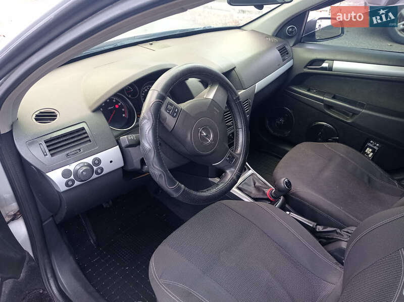 Хэтчбек Opel Astra 2005 в Николаеве