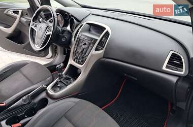 Универсал Opel Astra 2012 в 