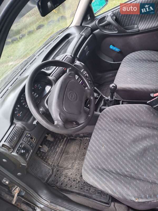 Седан Opel Astra 1994 в Костополе