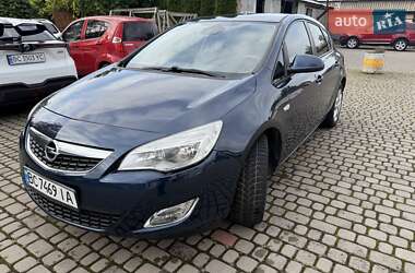Хэтчбек Opel Astra 2010 в 