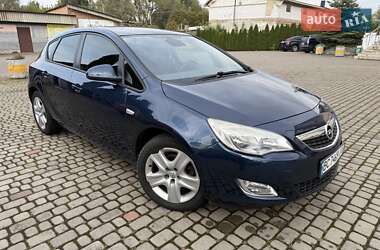 Хэтчбек Opel Astra 2010 в 
