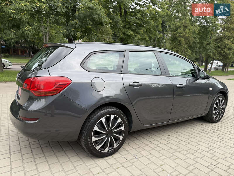 Универсал Opel Astra 2011 в Ровно