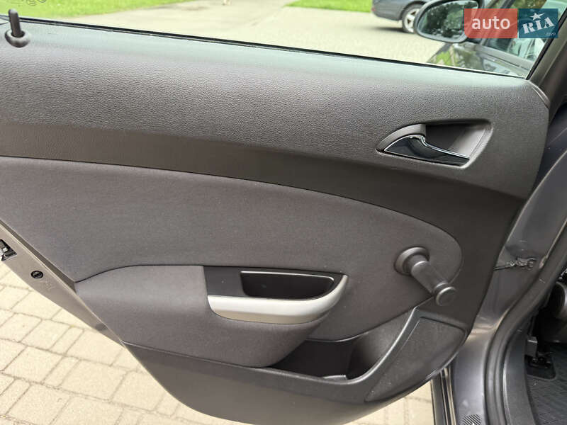 Универсал Opel Astra 2011 в Ровно