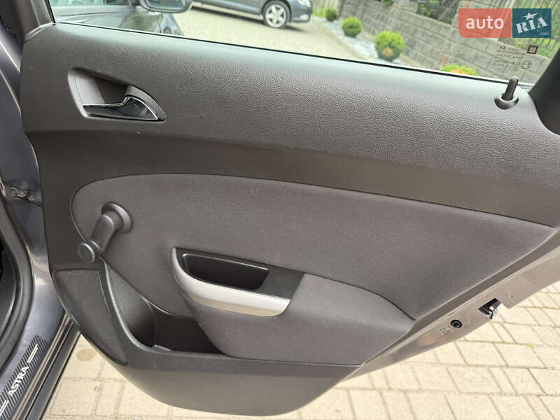 Универсал Opel Astra 2011 в Ровно
