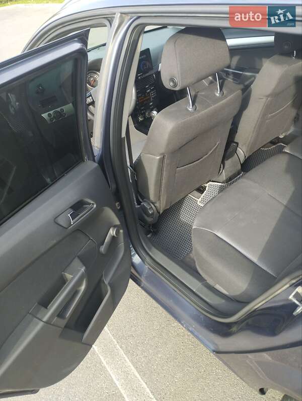 Универсал Opel Astra 2010 в Днепре