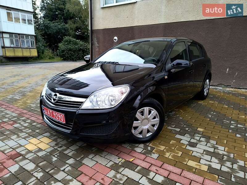 Хэтчбек Opel Astra 2009 в Звягеле