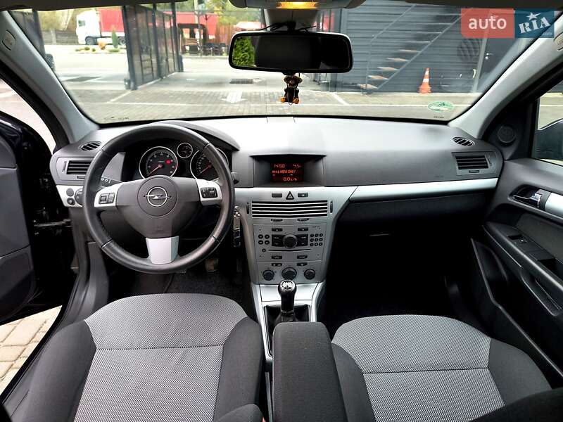 Хэтчбек Opel Astra 2009 в Звягеле
