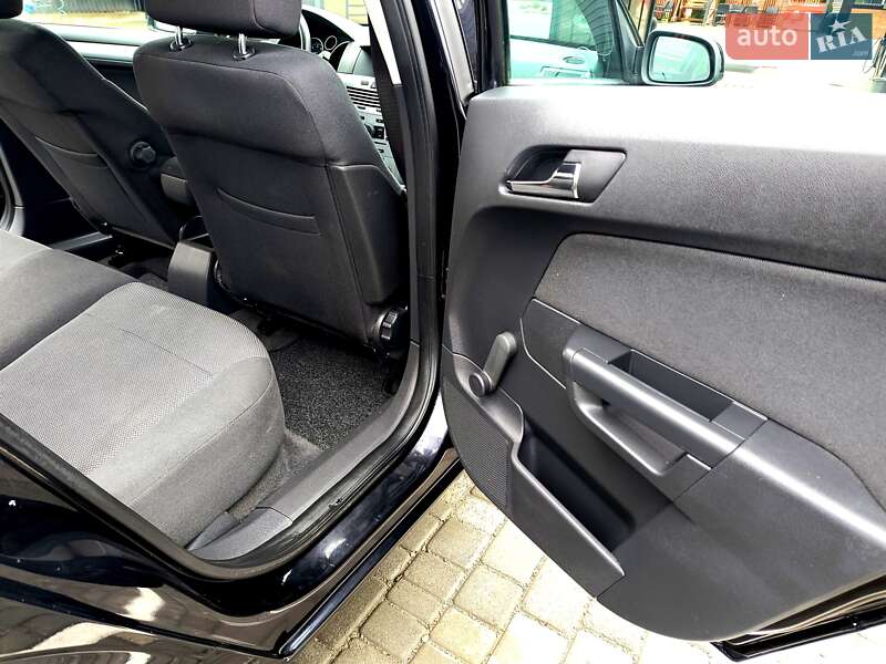Хэтчбек Opel Astra 2009 в Звягеле