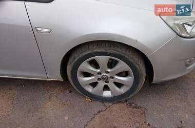 Универсал Opel Astra 2012 в 