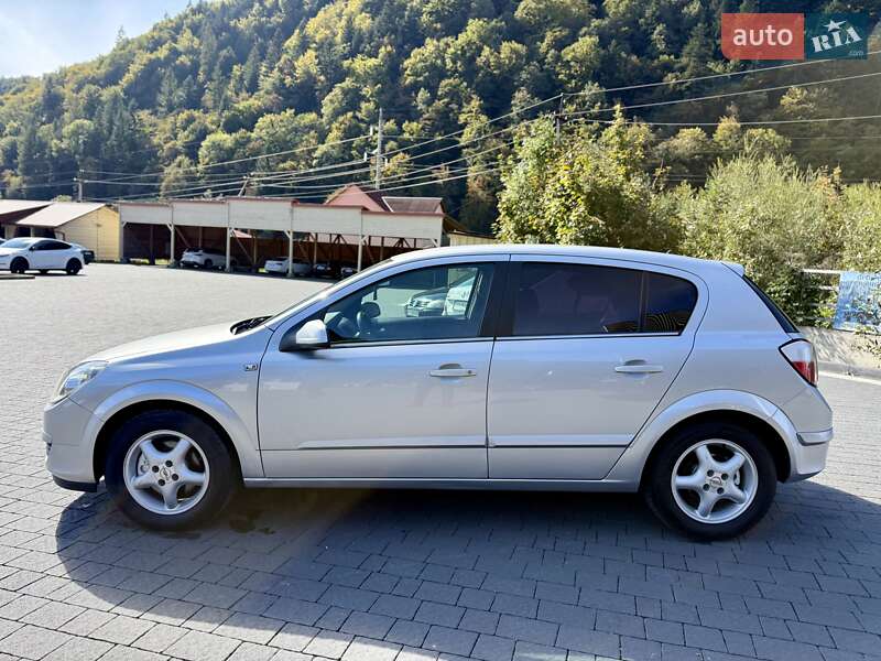 Хэтчбек Opel Astra 2006 в Межгорье