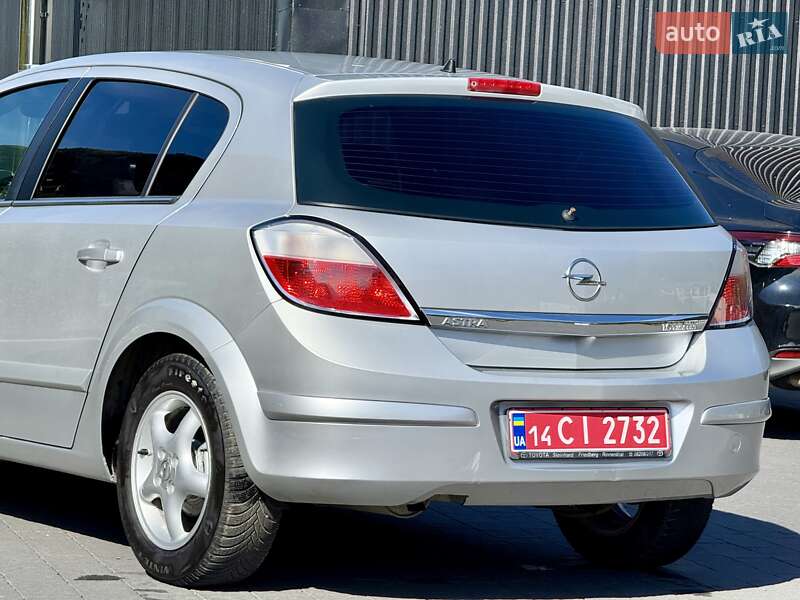 Хэтчбек Opel Astra 2006 в Межгорье