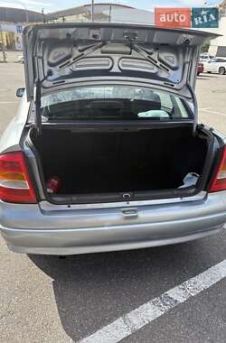 Седан Opel Astra 2006 в 