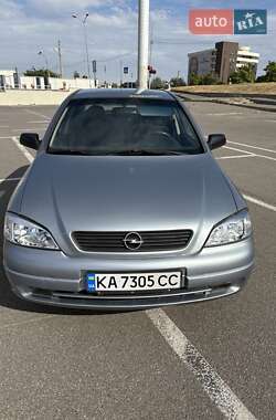 Седан Opel Astra 2006 в 