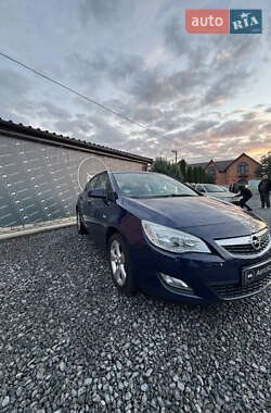 Хэтчбек Opel Astra 2010 в 