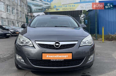 Универсал Opel Astra 2011 в 