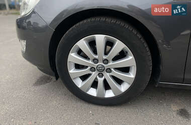 Универсал Opel Astra 2011 в 