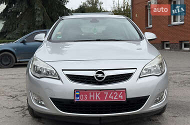 Хэтчбек Opel Astra 2010 в 