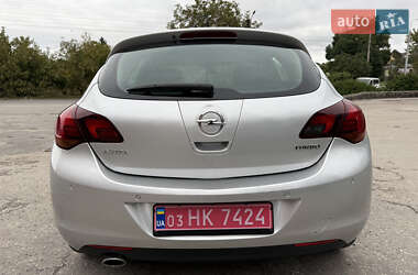 Хэтчбек Opel Astra 2010 в 