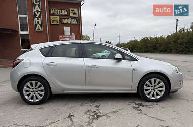 Хэтчбек Opel Astra 2010 в 