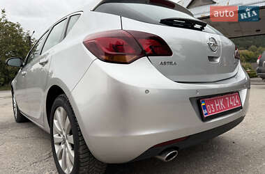Хэтчбек Opel Astra 2010 в 